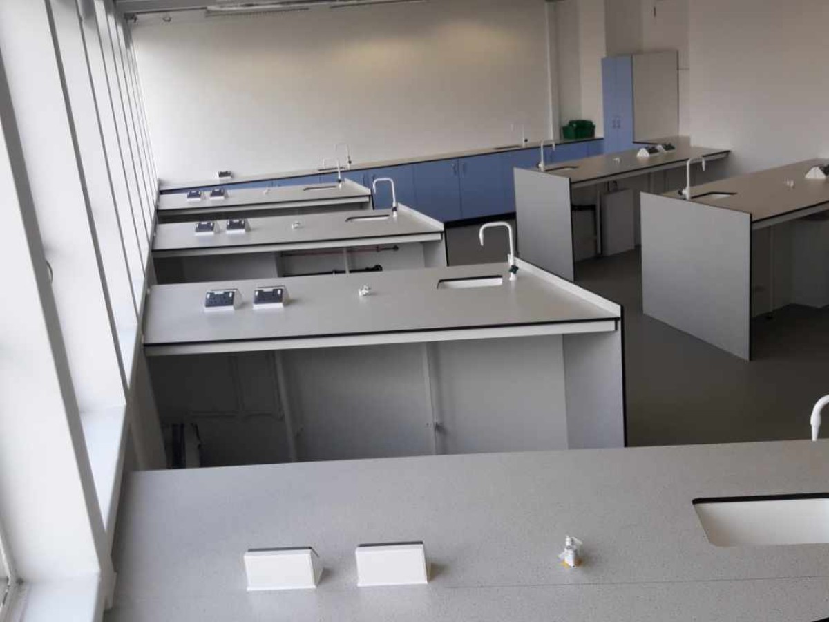 king-solomon-grid-3 An empty school laboratory